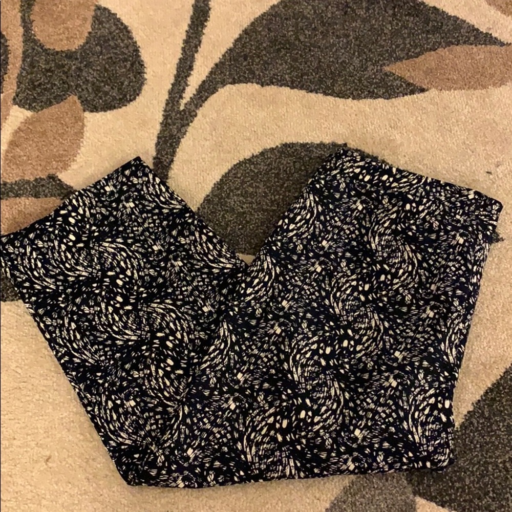 Worn once! Navy blue and white cropped pants